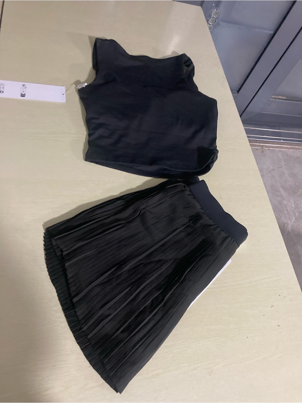 ALO Yoga Black Pleated Midi Skirt - Picture 4 of 5